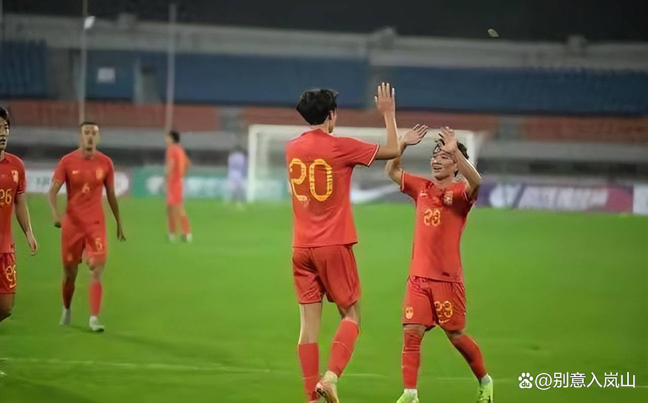 西悉尼流浪者球迷现场助威，激发球队夺冠斗志(新疆球迷夺冠)