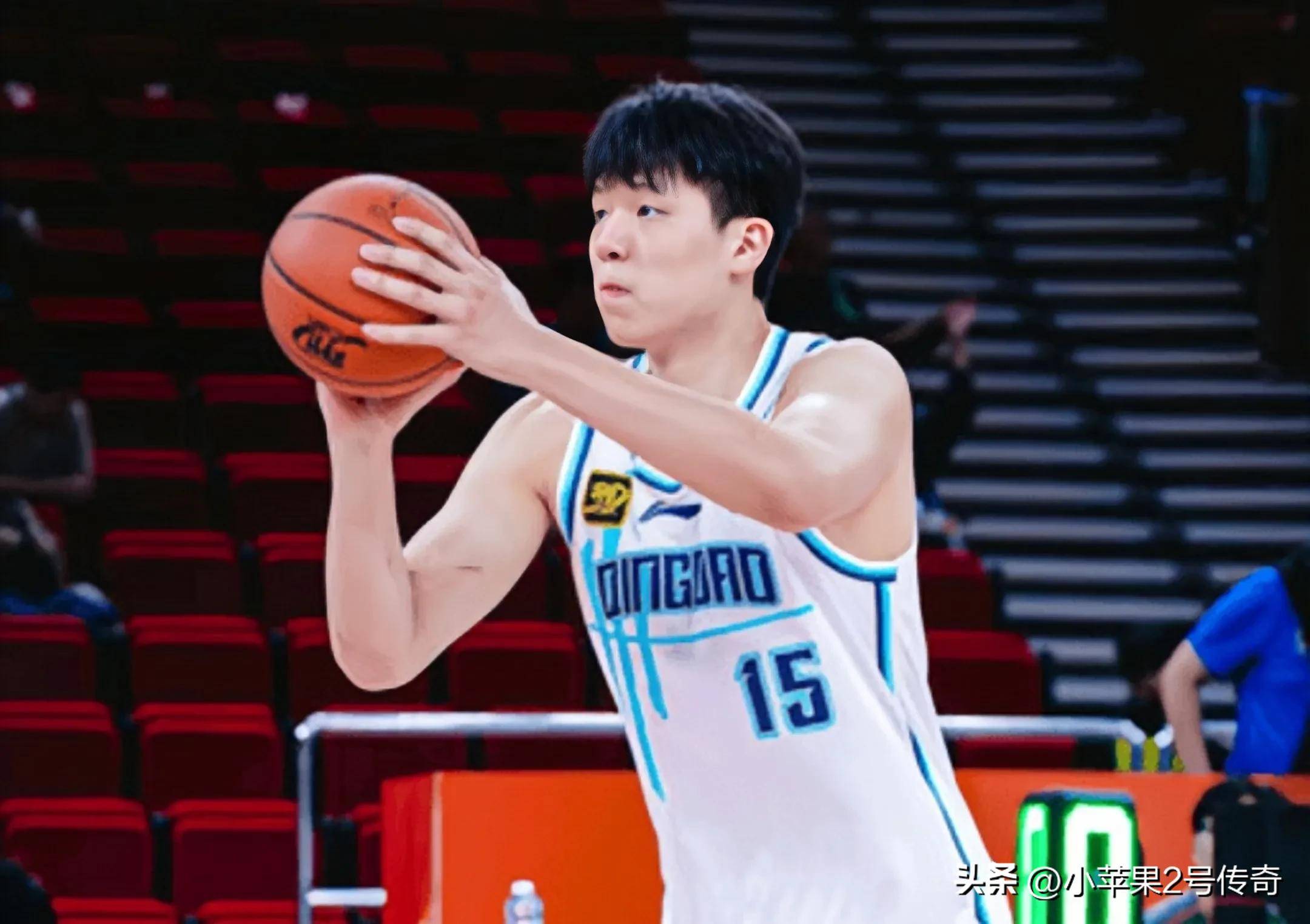 王睿泽30分杨瀚森29+10+7青岛击败深圳(青岛男篮王睿泽家庭出身)
