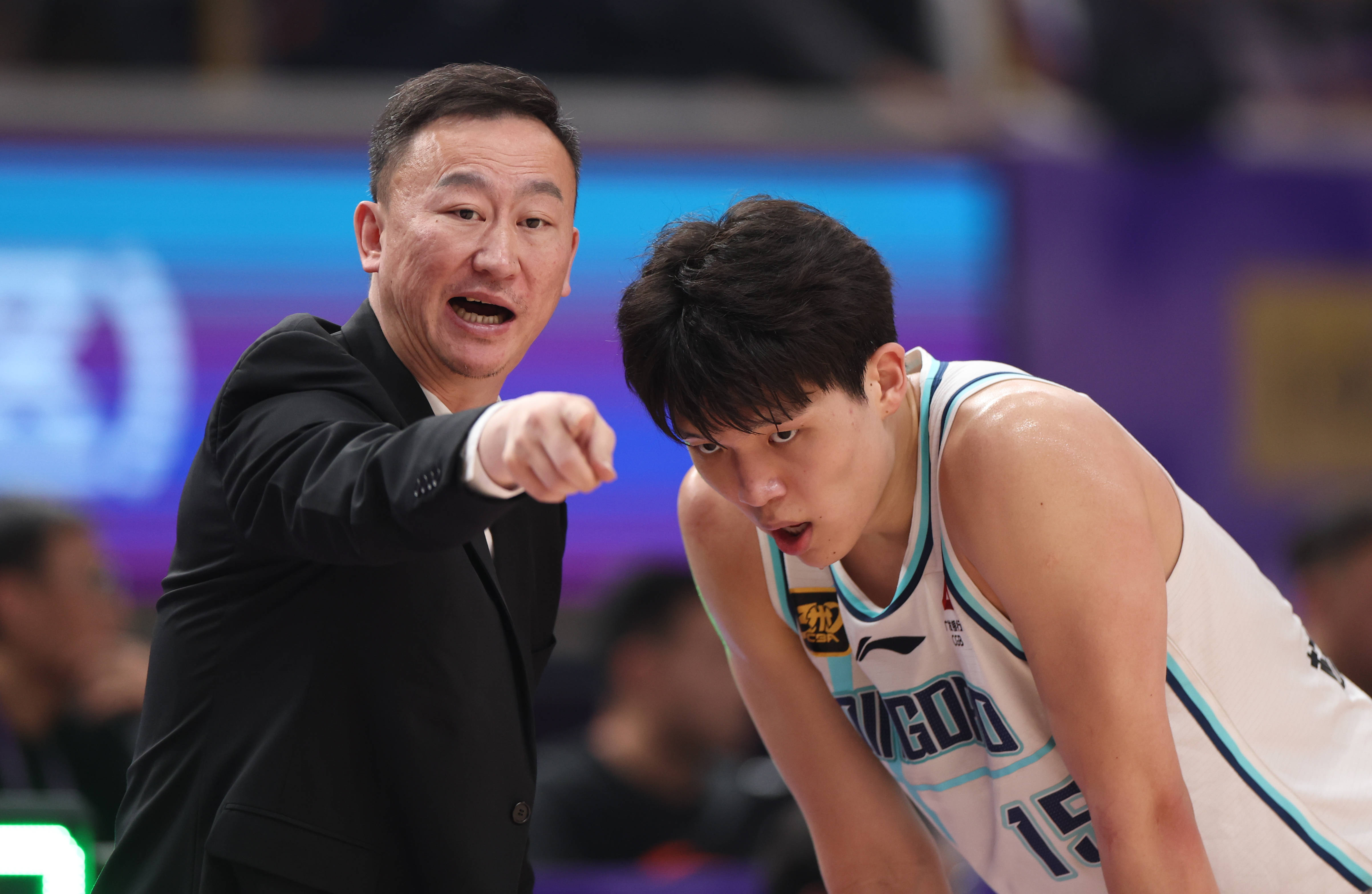 杨瀚森夏联收视率超整个季后赛开拓者零售额暴涨11倍(杨瀚森开拓者首秀10分4篮板5助攻)