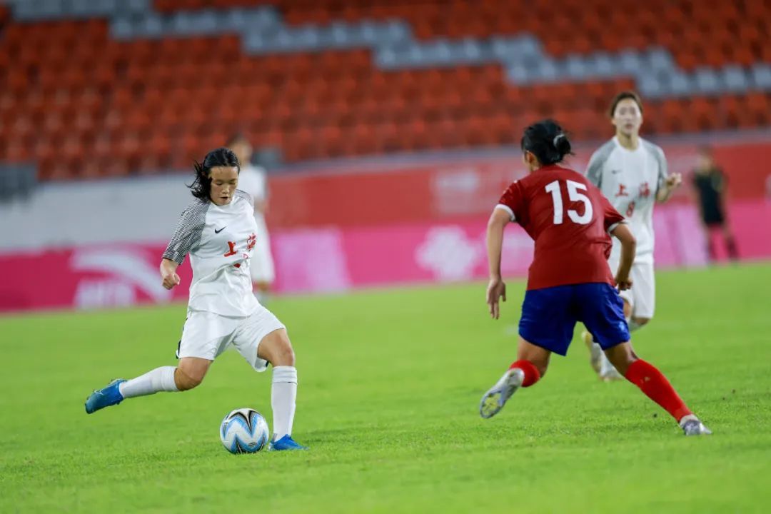 顶尖对手：女足队员迎战强敌(女足巅峰时期的队员)